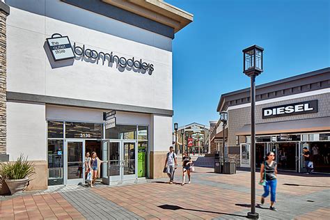 Burberry outlet store in Livermore Premium Outlets (Paragon Outlets)